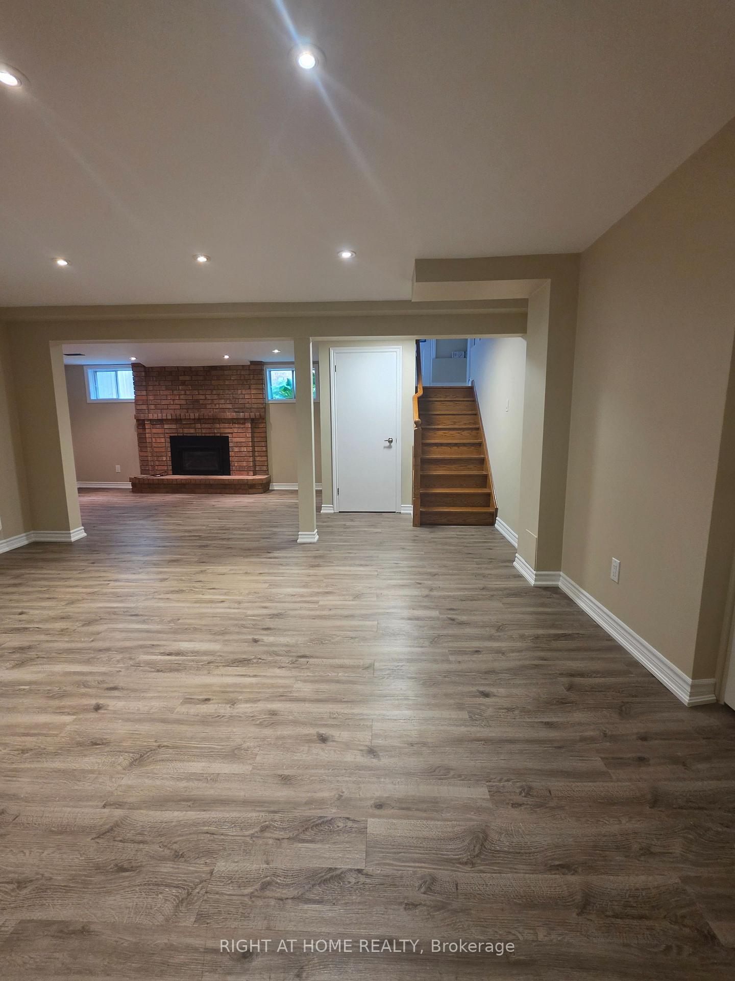 Photo 8 of 250 Hemlock Drive, Whitchurch-Stouffville, Stouffville — HOMEH