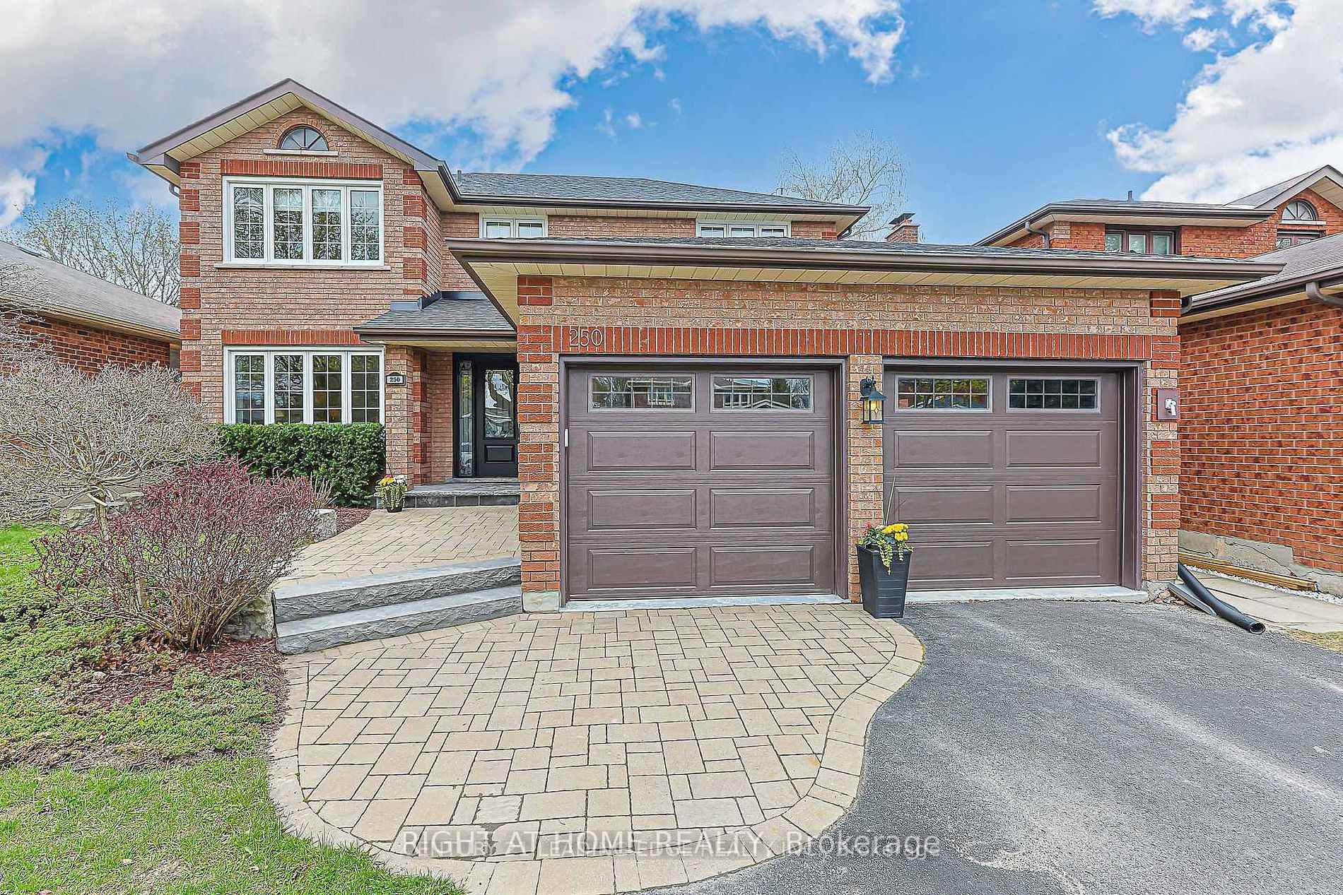 Photo 1 of 250 Hemlock Drive, Whitchurch-Stouffville, Stouffville — HOMEH