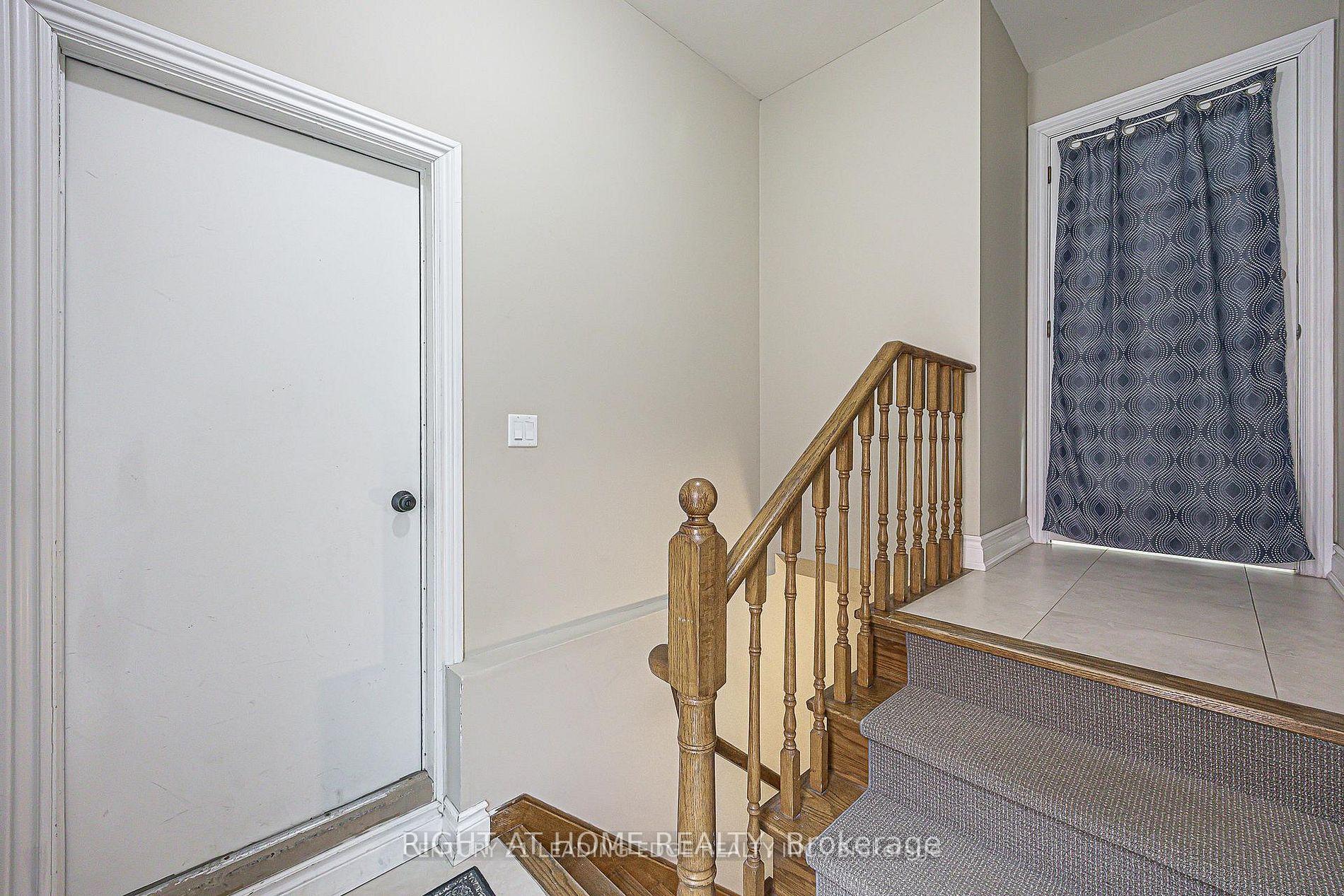 Photo 14 of 250 Hemlock Drive, Whitchurch-Stouffville, Stouffville — HOMEH