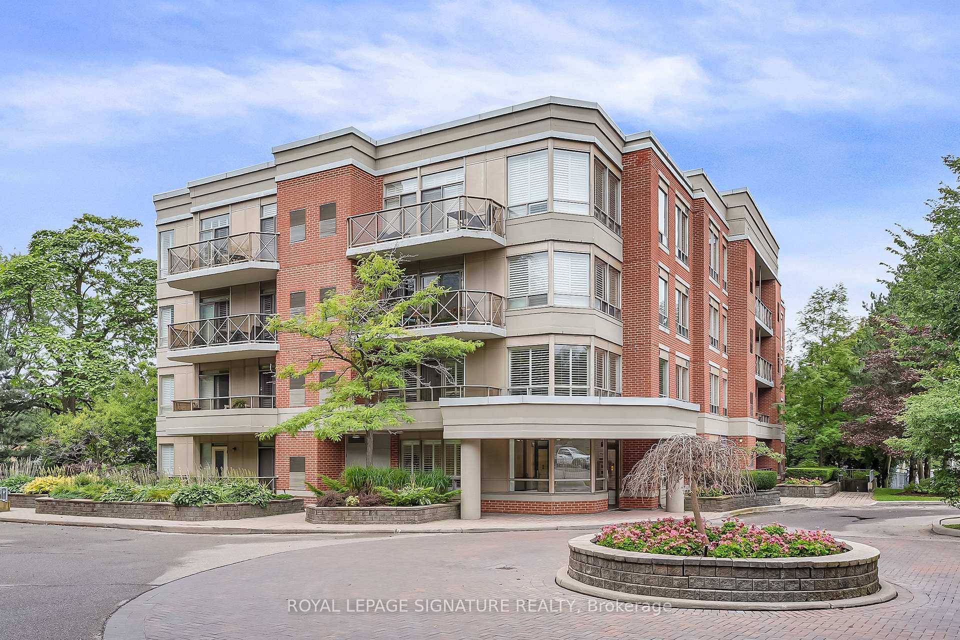 Front of Unit 106, 801 Lawrence Avenue E