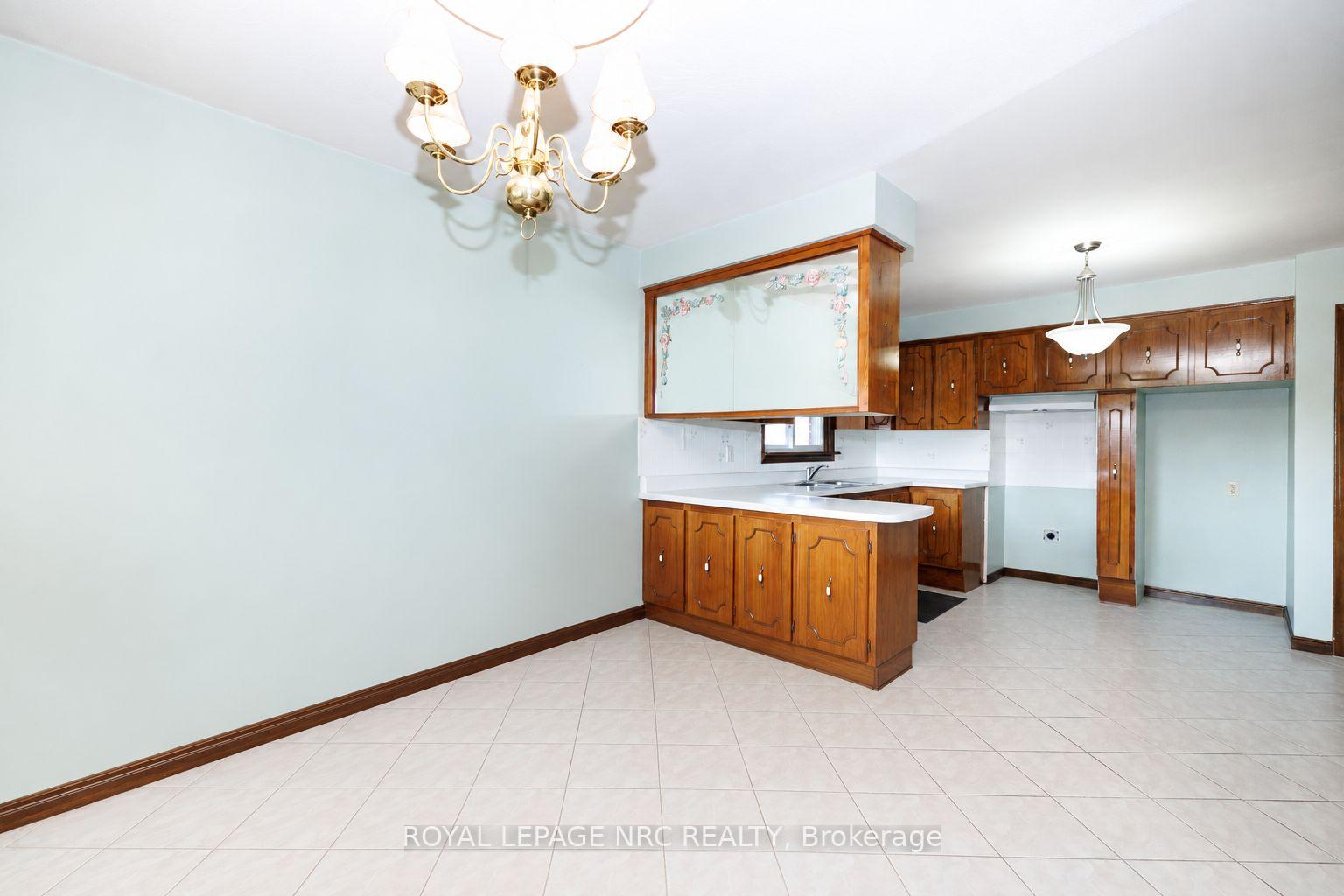 Photo 3 of 38 Rivercrest Road, Hamilton, Riverdale — HOMEH