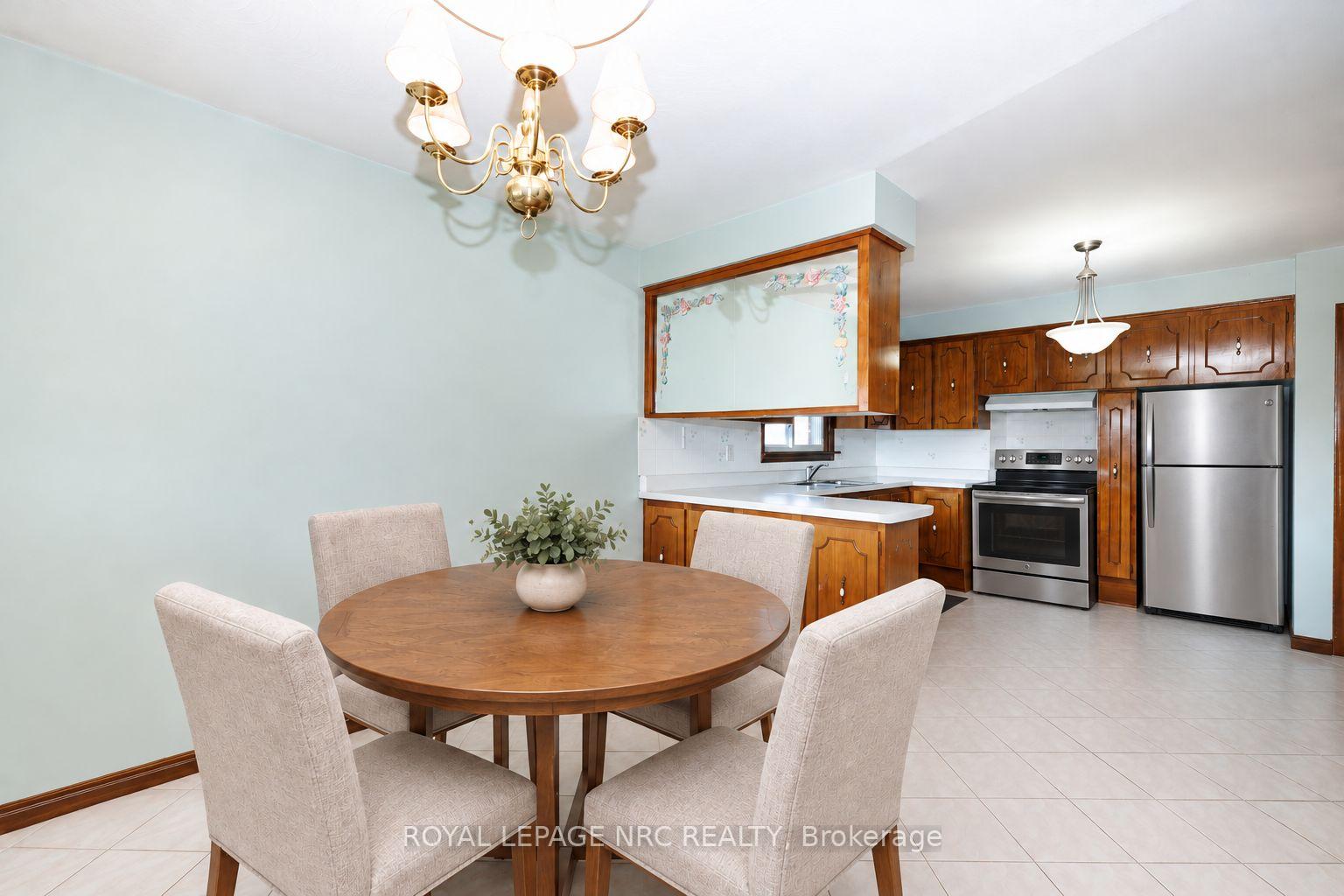 Photo 4 of 38 Rivercrest Road, Hamilton, Riverdale — HOMEH