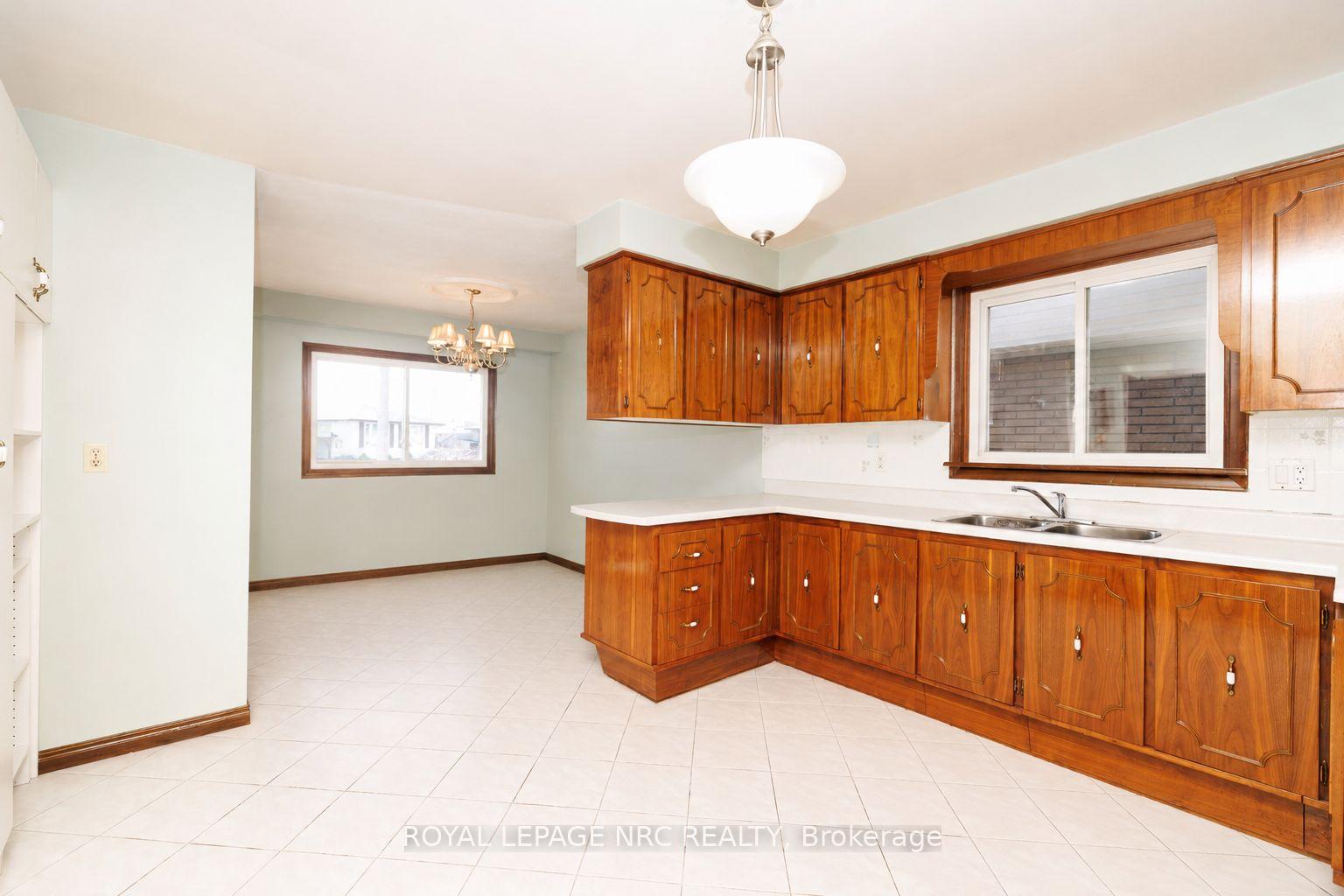 Photo 6 of 38 Rivercrest Road, Hamilton, Riverdale — HOMEH