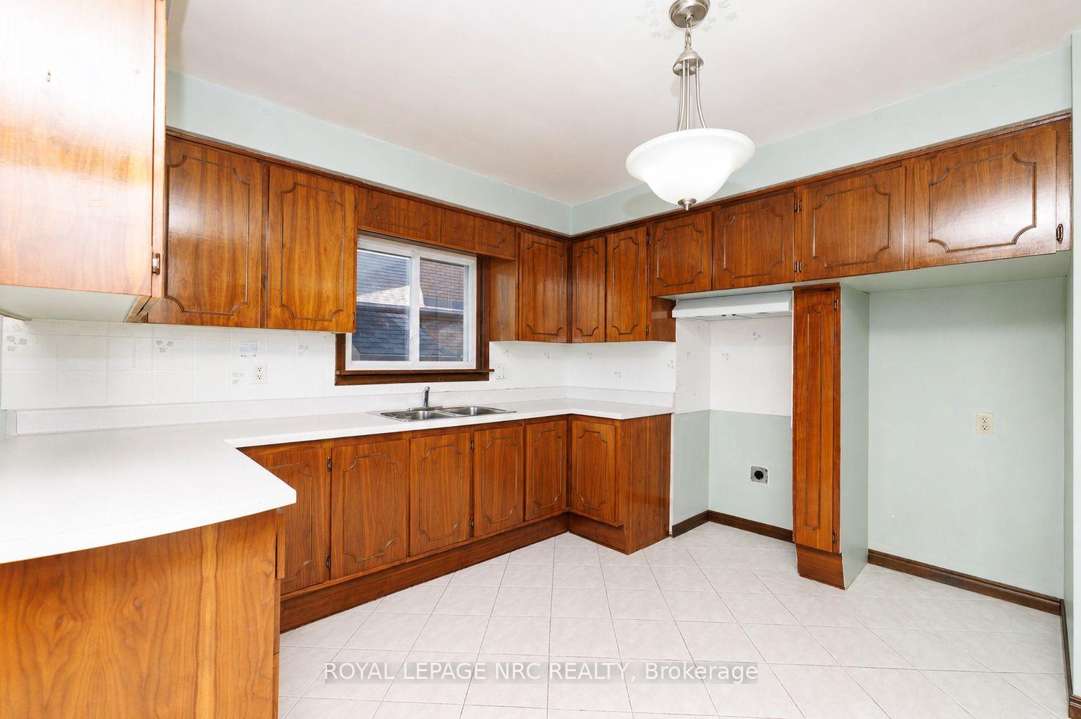 Photo 7 of 38 Rivercrest Road, Hamilton, Riverdale — HOMEH