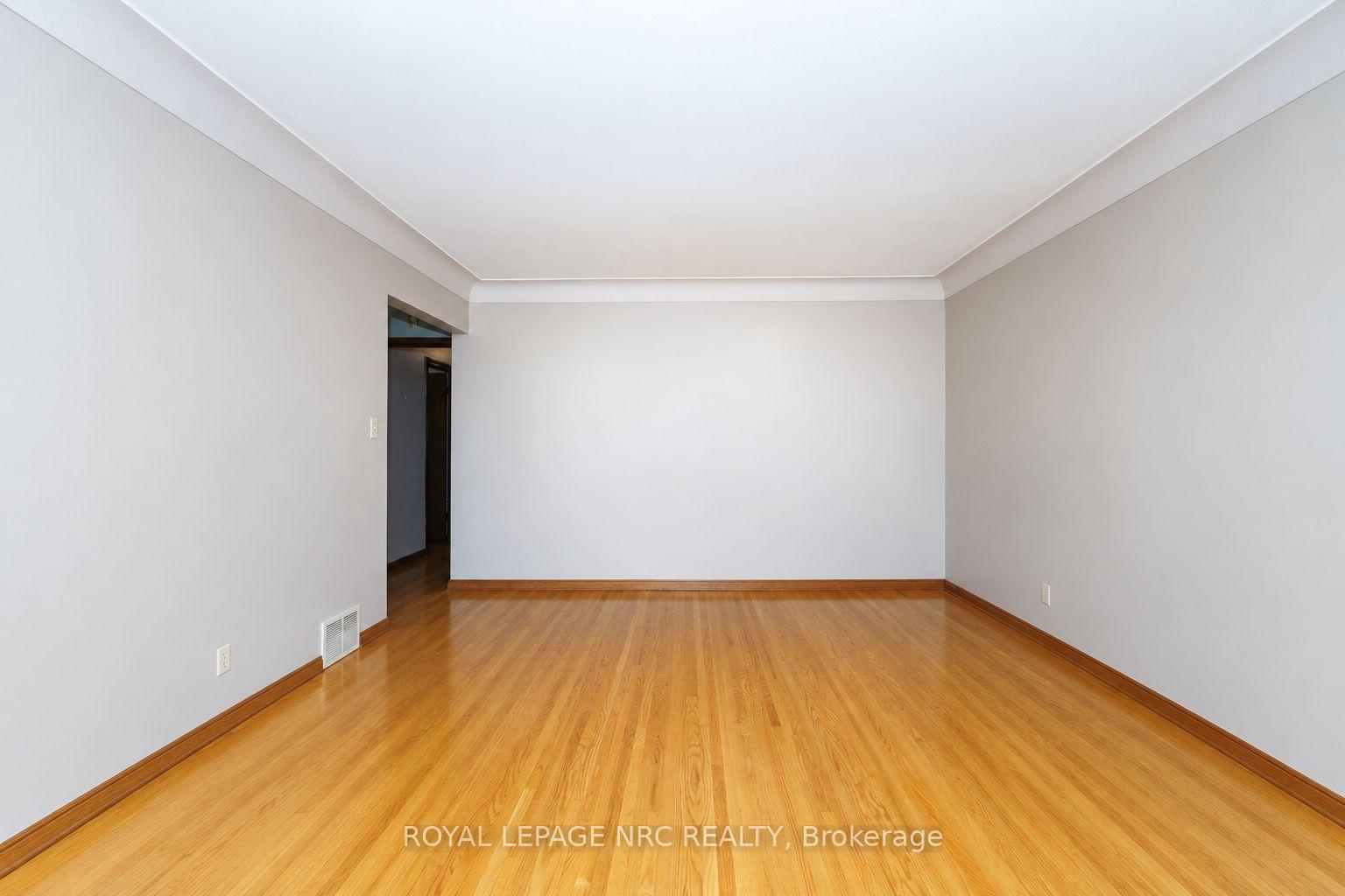 Photo 18 of 38 Rivercrest Road, Hamilton, Riverdale — HOMEH
