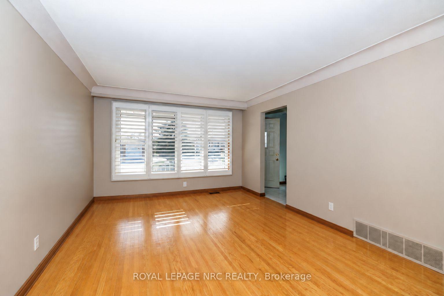 Photo 27 of 38 Rivercrest Road, Hamilton, Riverdale — HOMEH