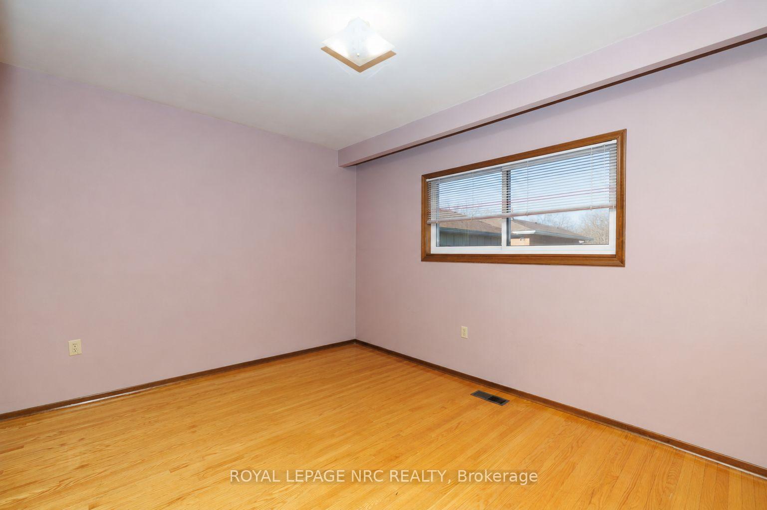 Photo 32 of 38 Rivercrest Road, Hamilton, Riverdale — HOMEH