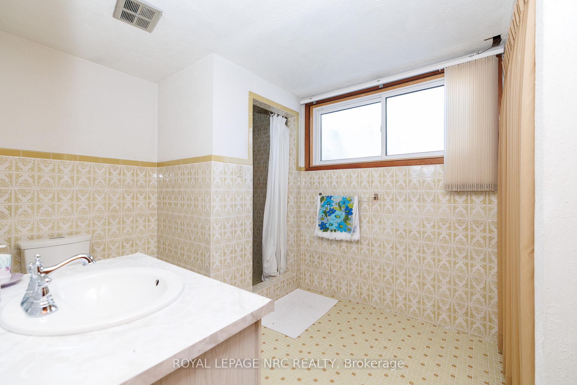 Photo 43 of 38 Rivercrest Road, Hamilton, Riverdale — HOMEH
