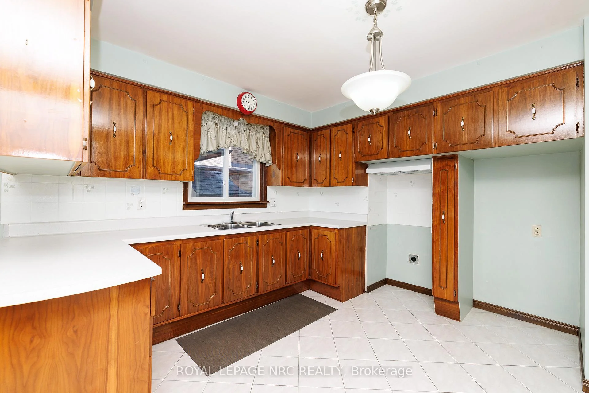 Photo 9 of 38 Rivercrest Road, Hamilton, Riverdale — HOMEH