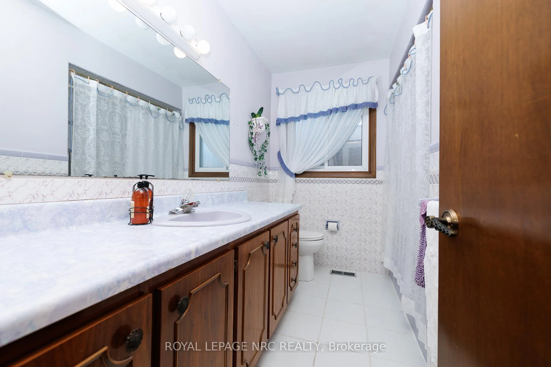 Photo 12 of 38 Rivercrest Road, Hamilton, Riverdale — HOMEH