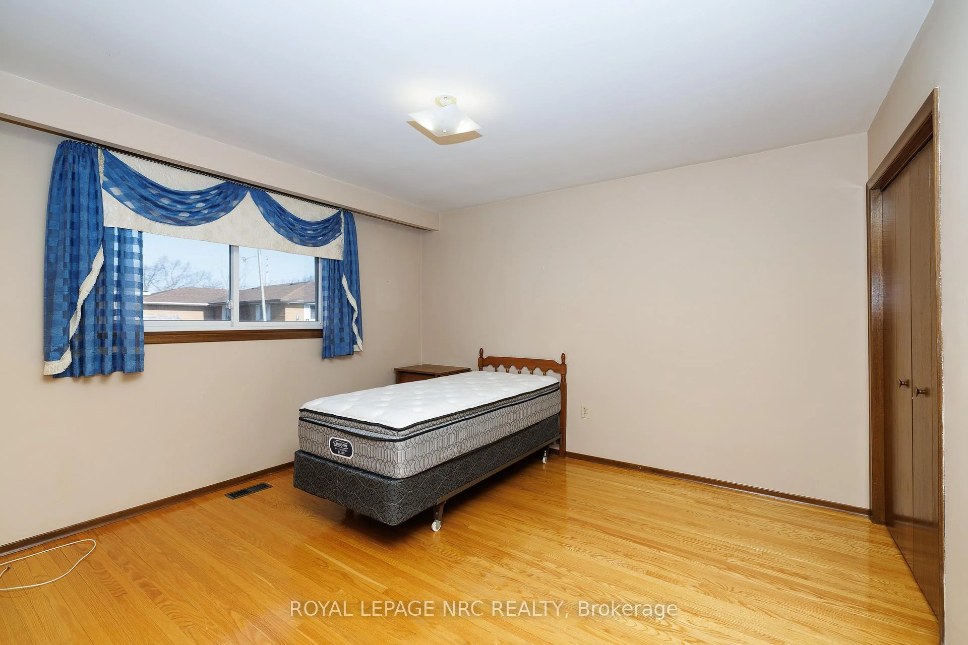 Photo 15 of 38 Rivercrest Road, Hamilton, Riverdale — HOMEH