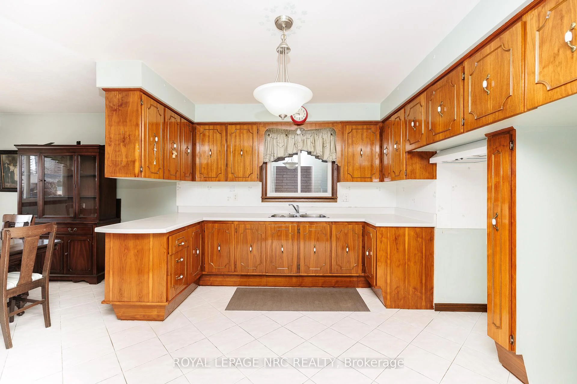 Photo 20 of 38 Rivercrest Road, Hamilton, Riverdale — HOMEH