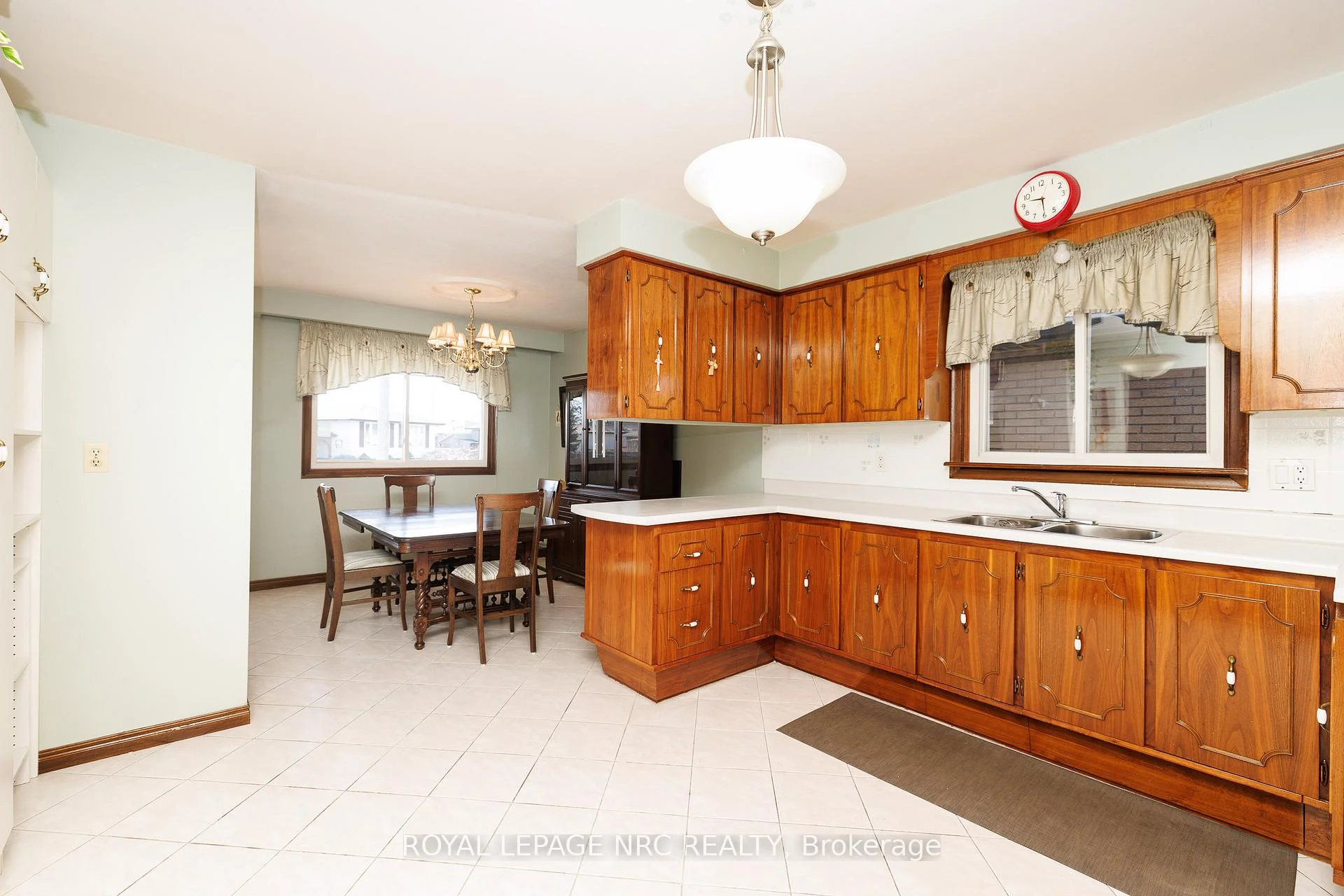 Photo 25 of 38 Rivercrest Road, Hamilton, Riverdale — HOMEH