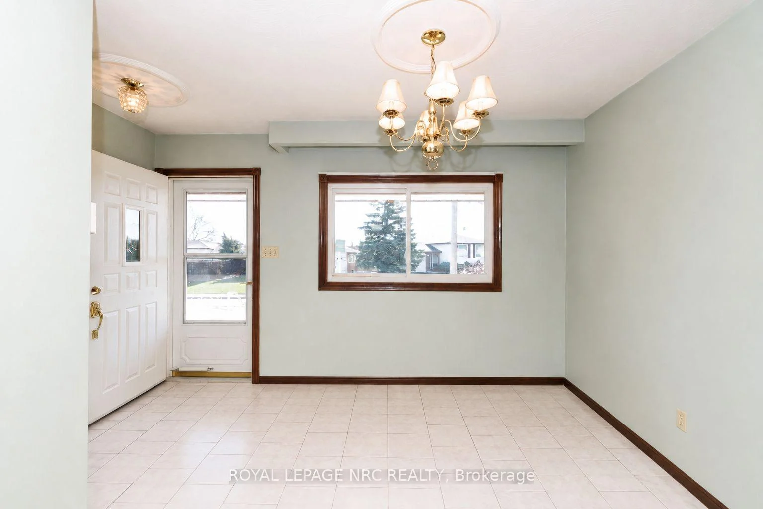 Photo 34 of 38 Rivercrest Road, Hamilton, Riverdale — HOMEH