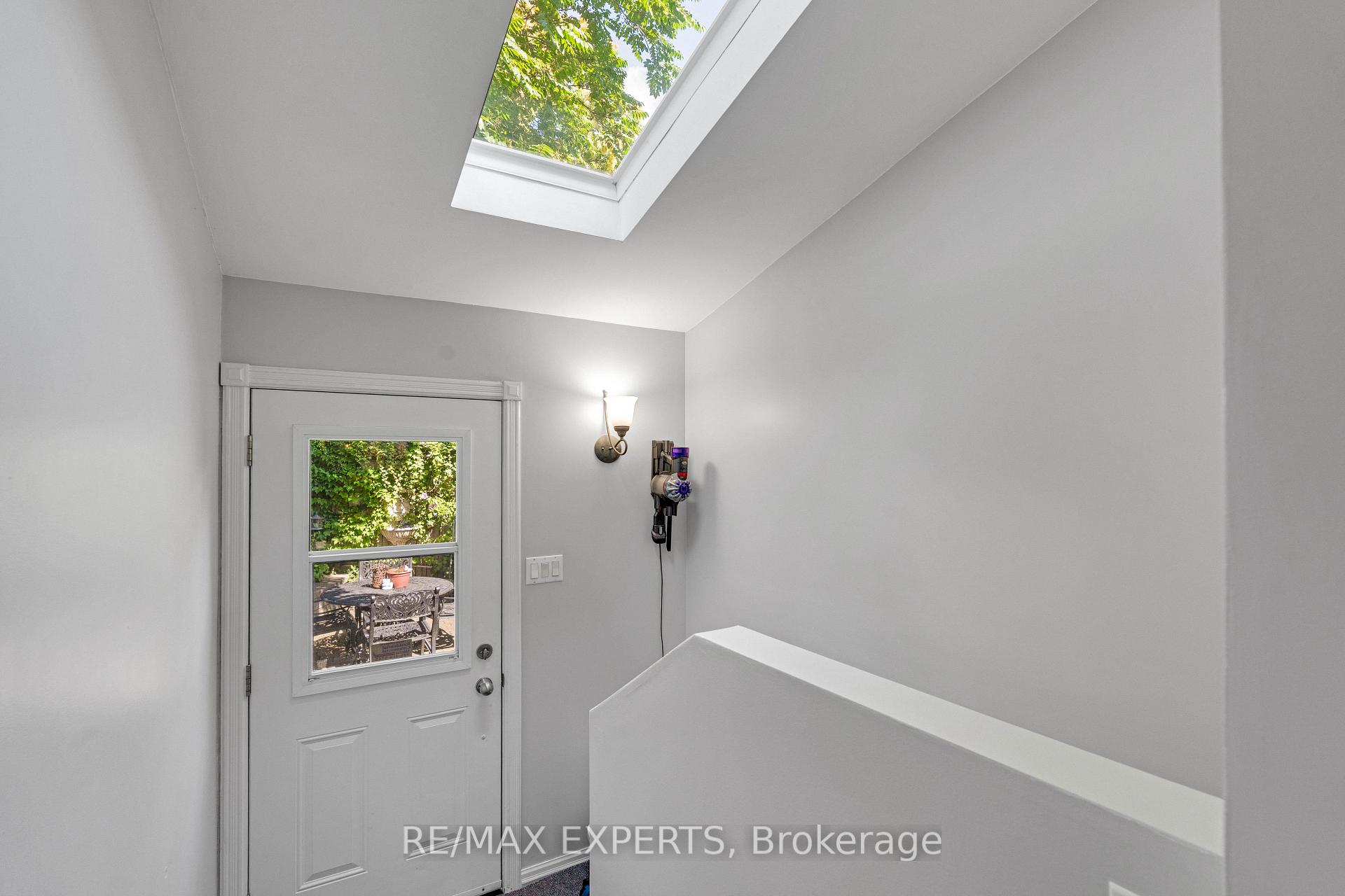 Photo 19 of 54 Marchmount Road, Toronto, Wychwood — HOMEH