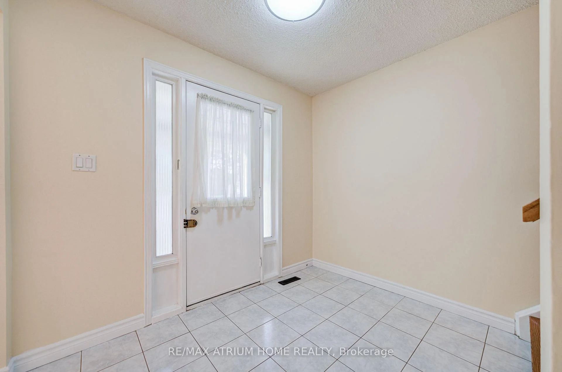 Photo 6 of 14 Copthorne Avenue, Scarborough, Milliken — HOMEH