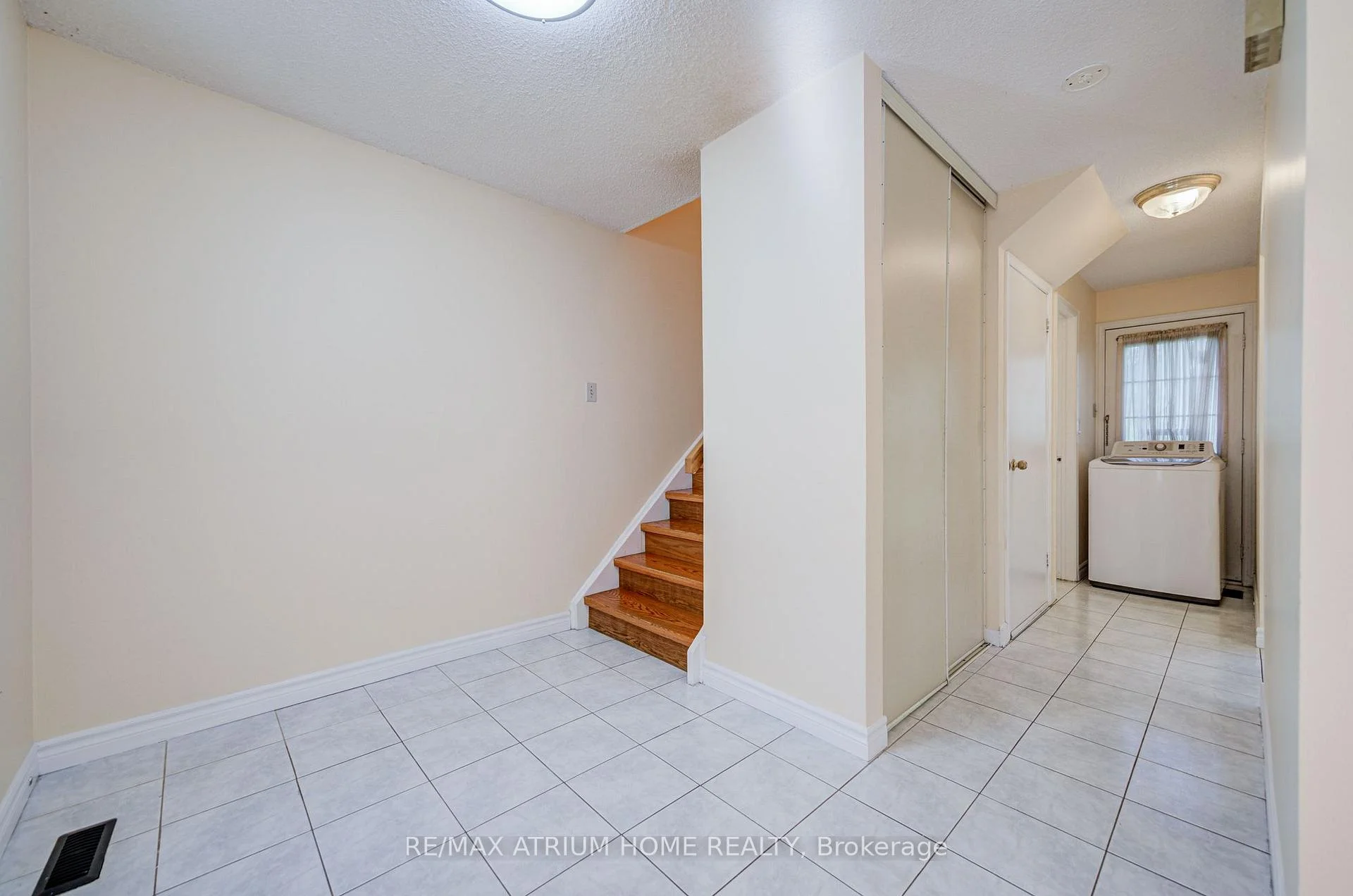 Photo 9 of 14 Copthorne Avenue, Scarborough, Milliken — HOMEH