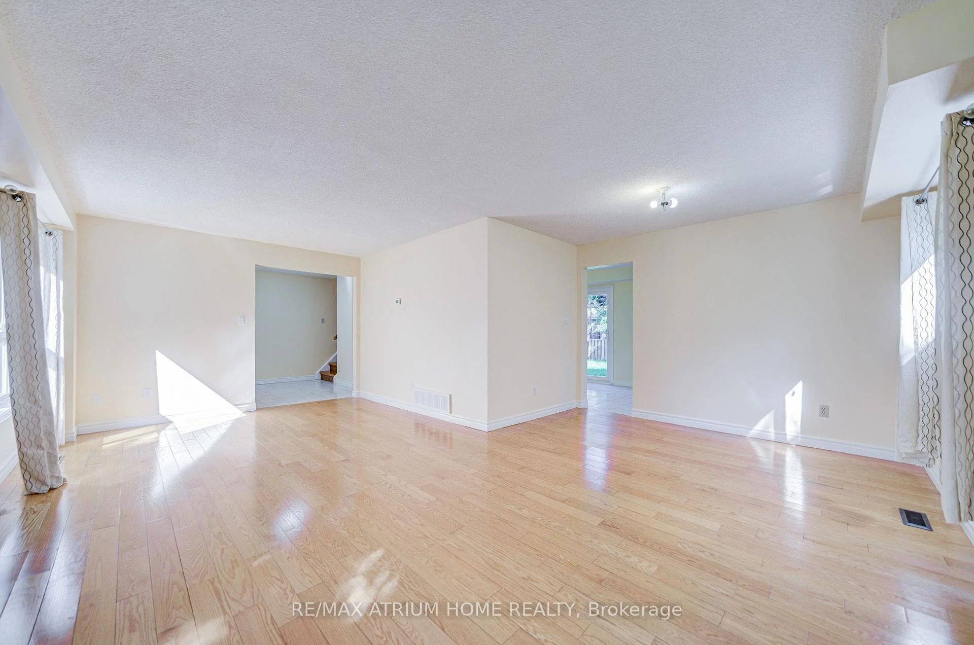 Photo 12 of 14 Copthorne Avenue, Scarborough, Milliken — HOMEH