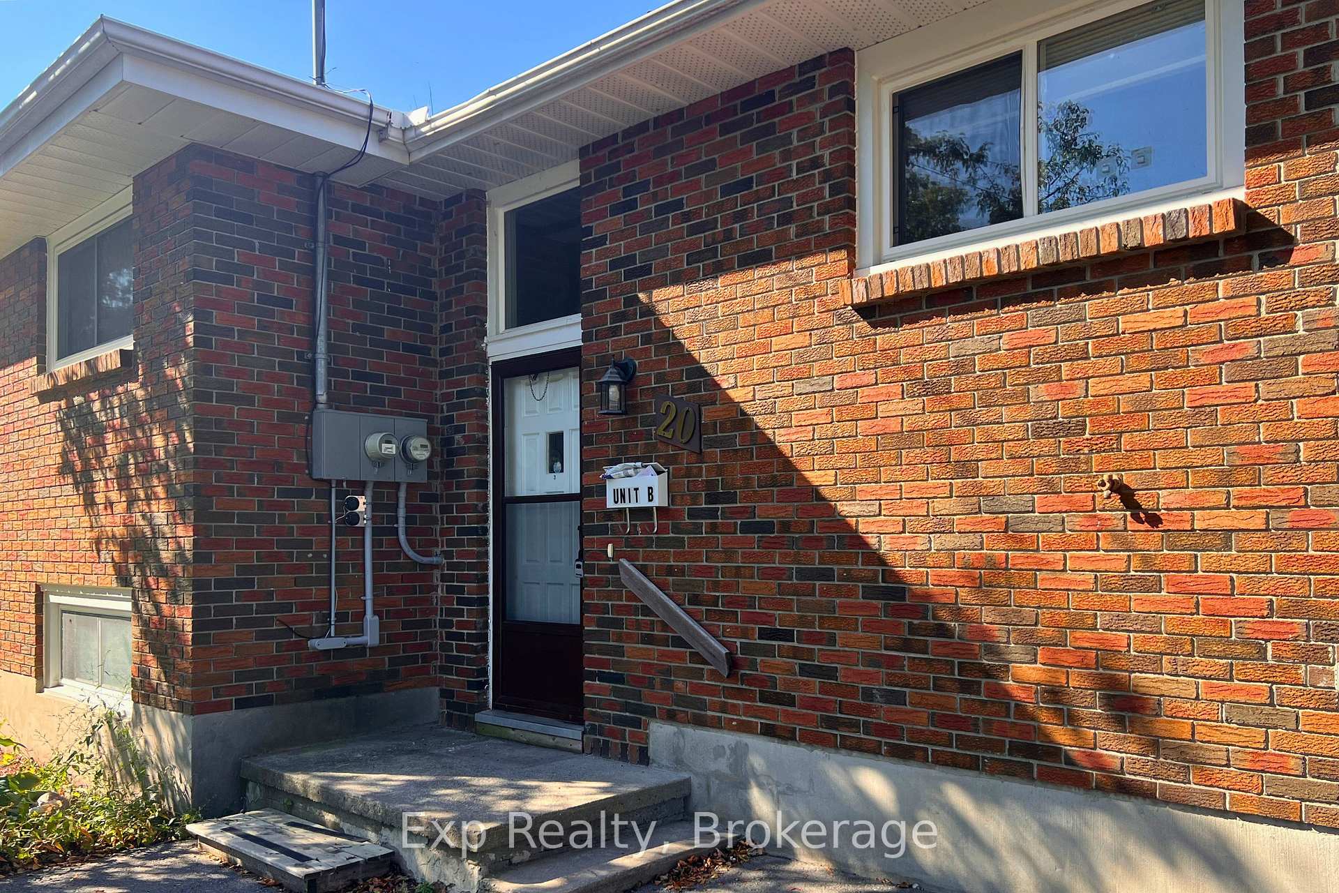 Photo 3 of Unit UNIT B, 20 Munro Avenue, Belleville, Belleville Ward — HOMEH