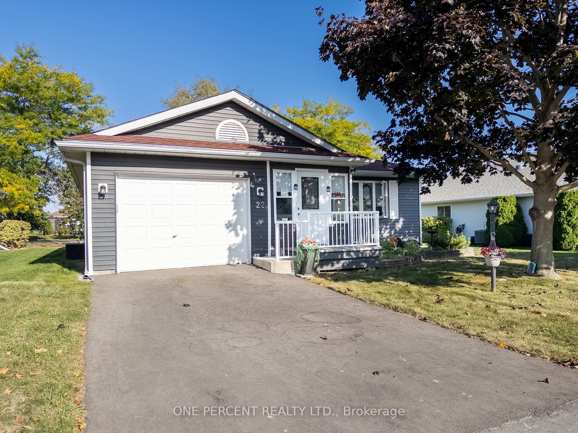 Photo 2 of 22 Heritage Drive, Prince Edward County, Wellington Ward — HOMEH