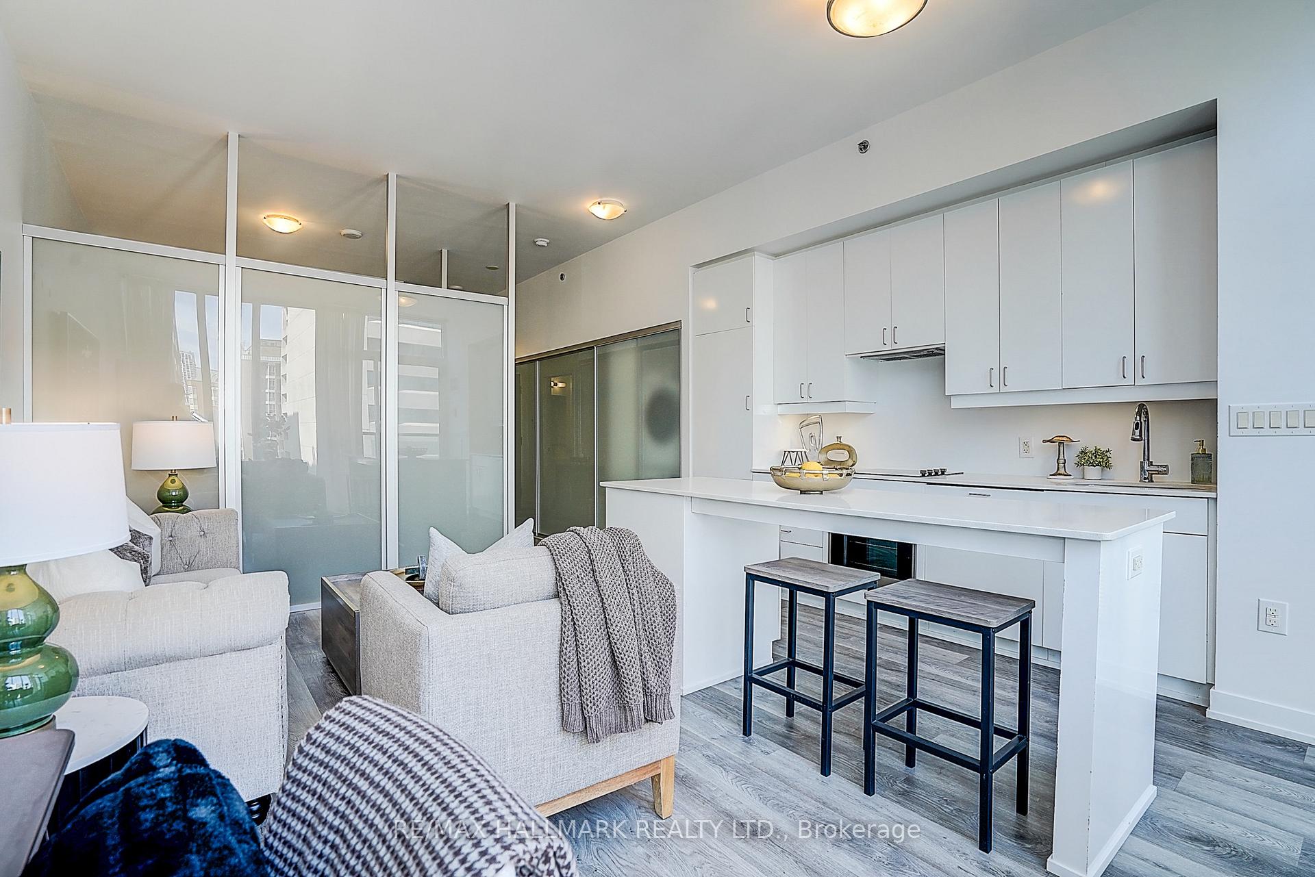 Photo 3 of Unit 2009, 426 University Avenue, Toronto, Kensington-Chinatown — HOMEH