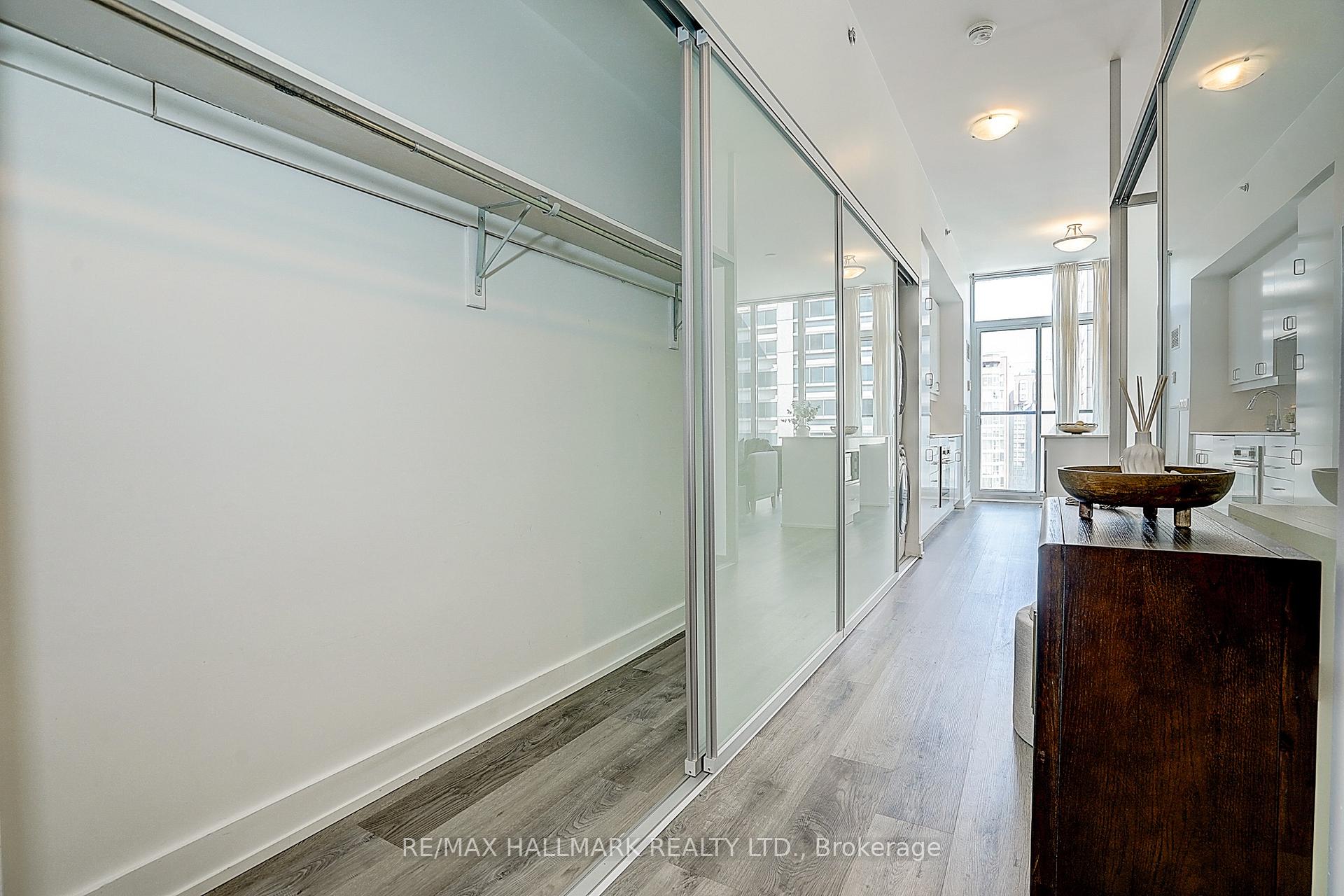 Photo 18 of Unit 2009, 426 University Avenue, Toronto, Kensington-Chinatown — HOMEH