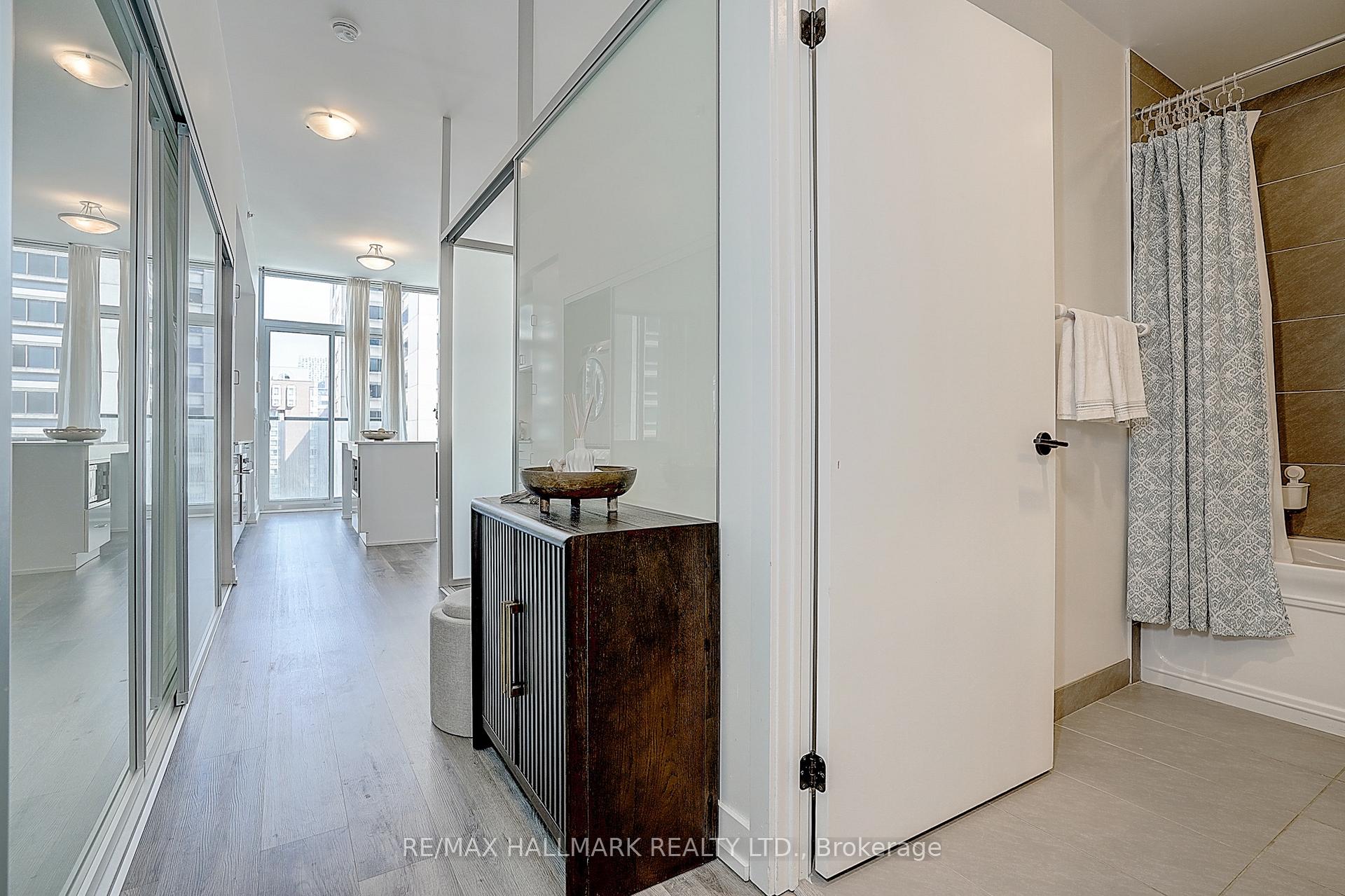 Photo 20 of Unit 2009, 426 University Avenue, Toronto, Kensington-Chinatown — HOMEH