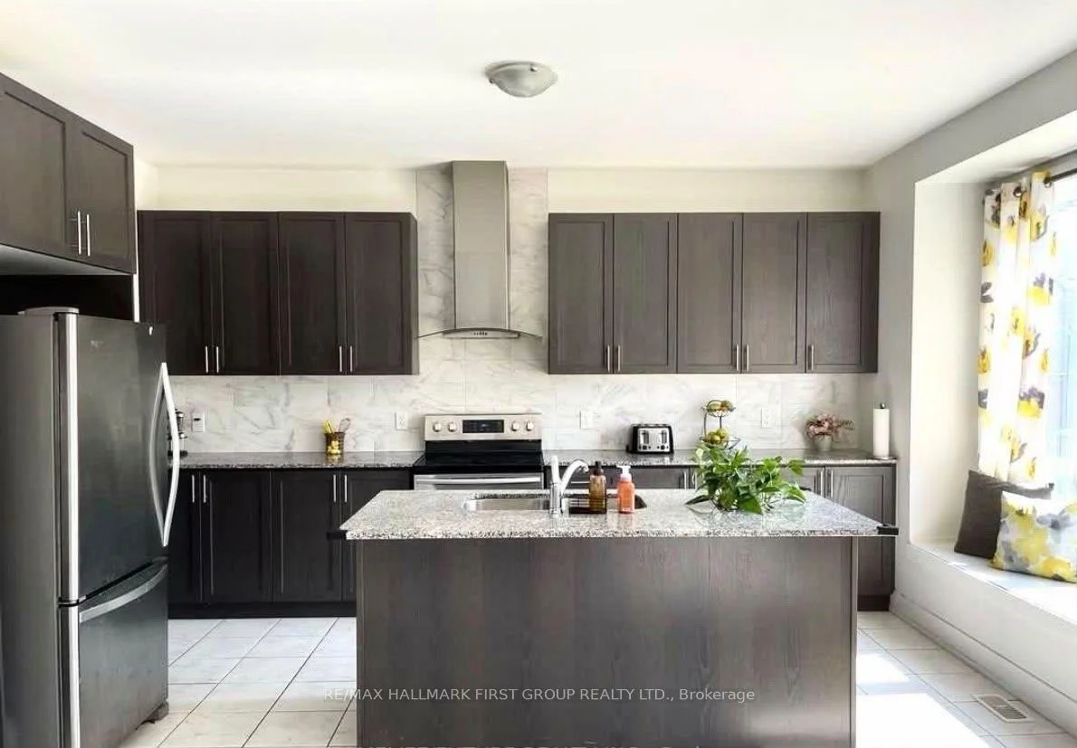 Photo 14 of 17 Micklefield Avenue, Whitby, Rural Whitby — HOMEH