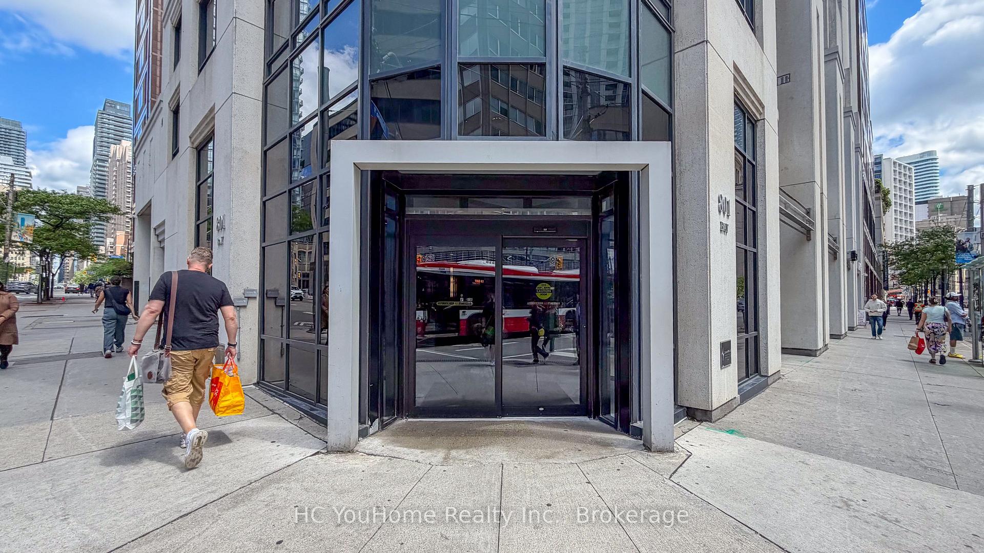 Photo 2 of Unit 607, 801 Bay Street, Toronto, Bay Street Corridor — HOMEH