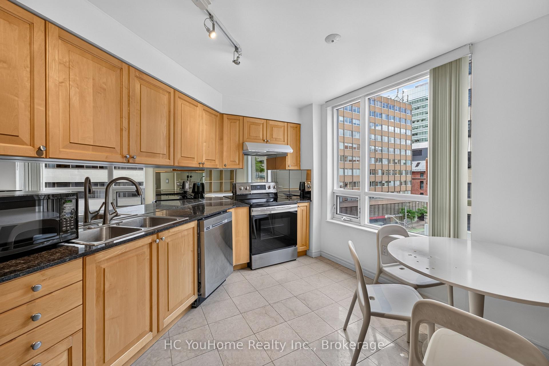 Photo 6 of Unit 607, 801 Bay Street, Toronto, Bay Street Corridor — HOMEH
