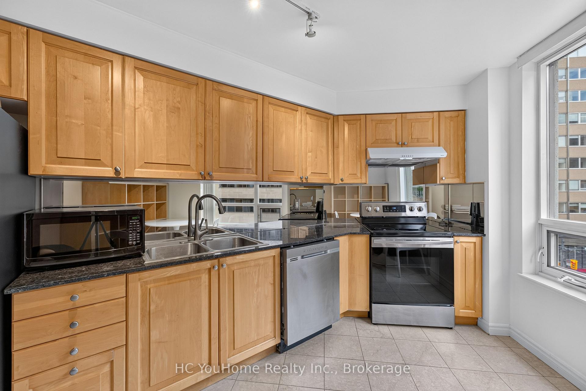 Photo 7 of Unit 607, 801 Bay Street, Toronto, Bay Street Corridor — HOMEH