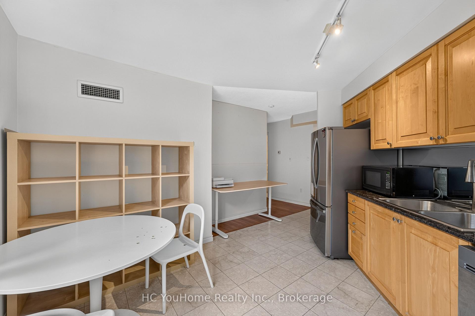 Photo 8 of Unit 607, 801 Bay Street, Toronto, Bay Street Corridor — HOMEH