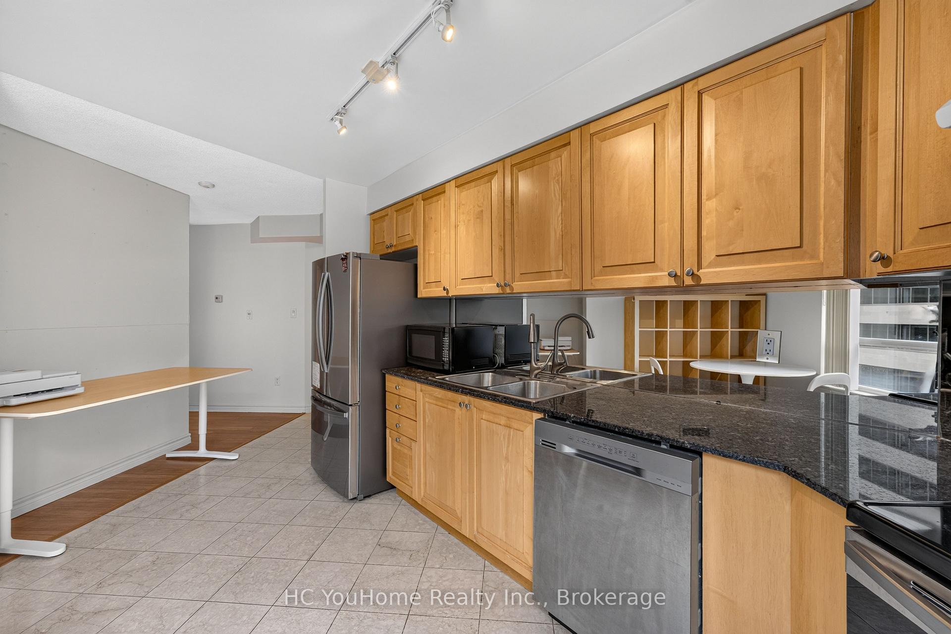 Photo 9 of Unit 607, 801 Bay Street, Toronto, Bay Street Corridor — HOMEH