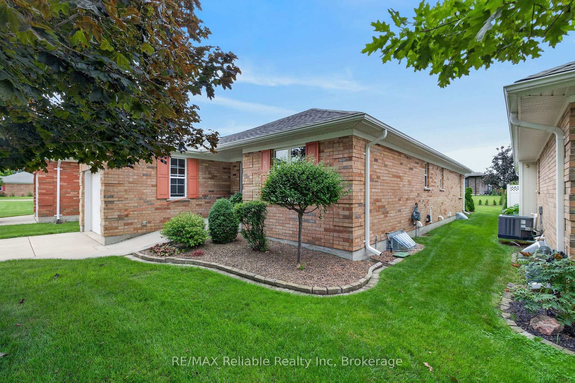 Photo 2 of 217 Bethune Crescent, Goderich, Goderich (Town) — HOMEH