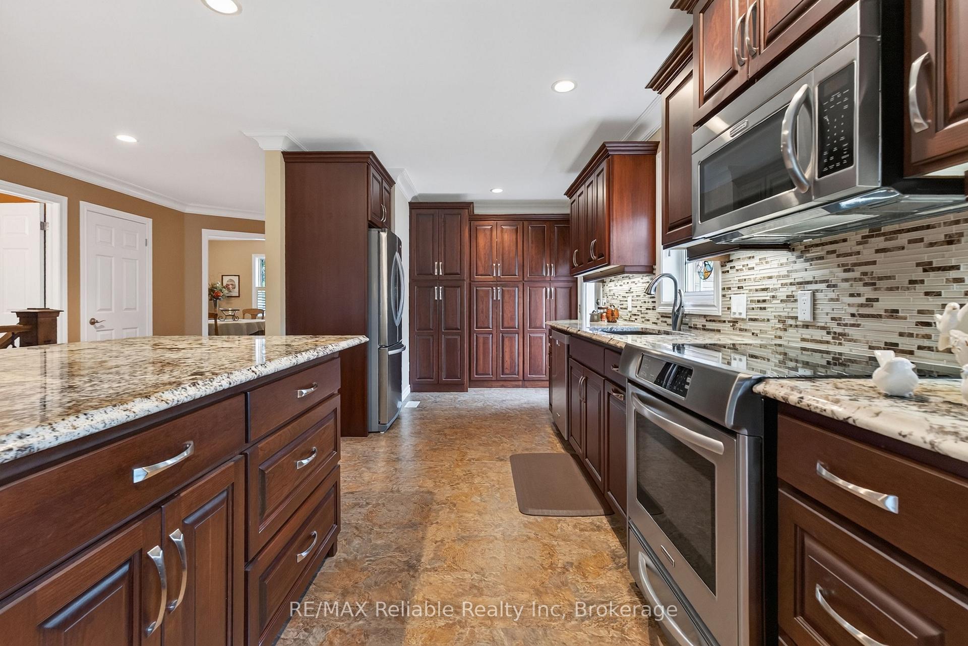 Photo 11 of 217 Bethune Crescent, Goderich, Goderich (Town) — HOMEH