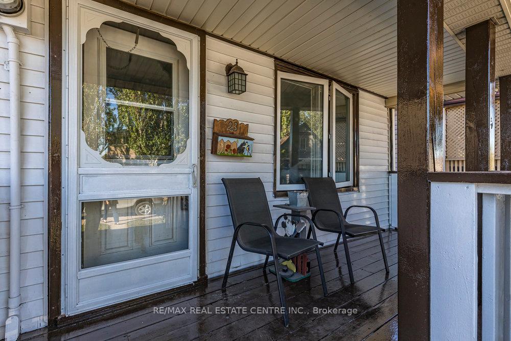Photo 2 of 23 Frederick Avenue, Hamilton, Crown Point — HOMEH