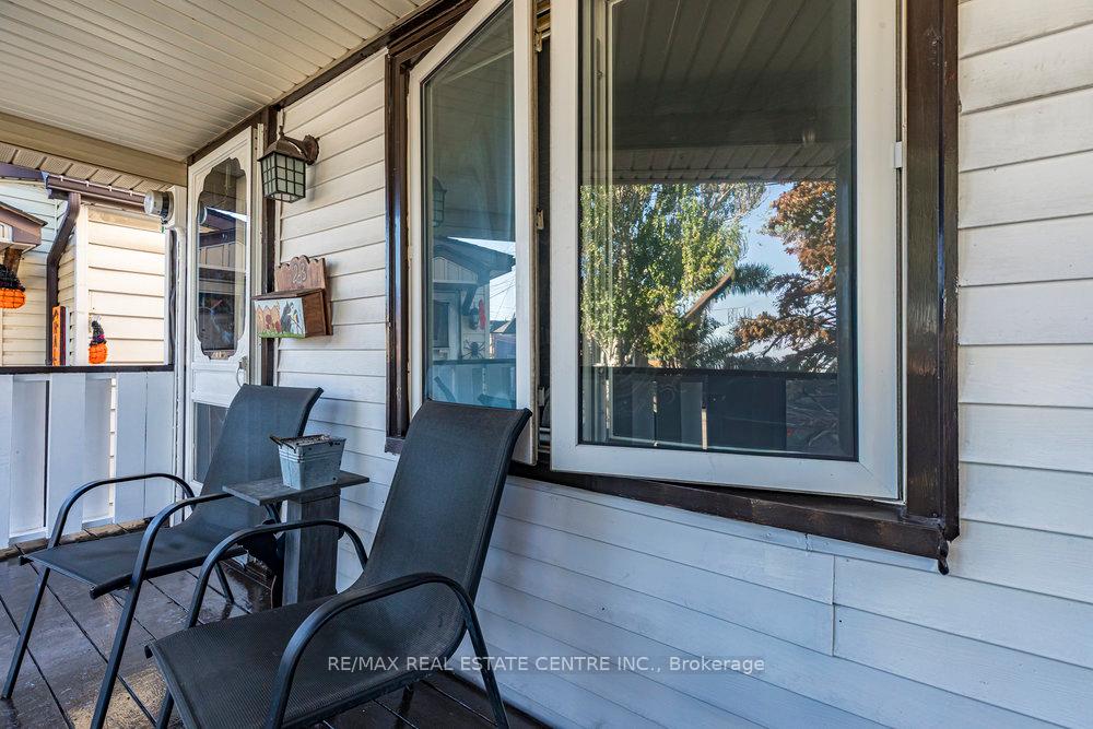 Photo 3 of 23 Frederick Avenue, Hamilton, Crown Point — HOMEH