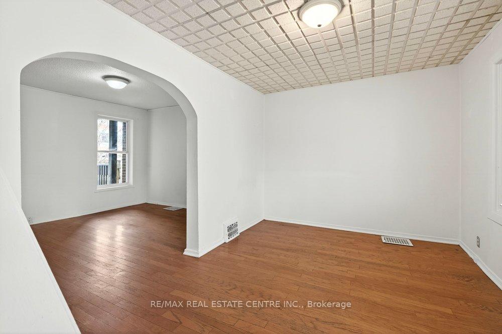 Photo 5 of 23 Frederick Avenue, Hamilton, Crown Point — HOMEH