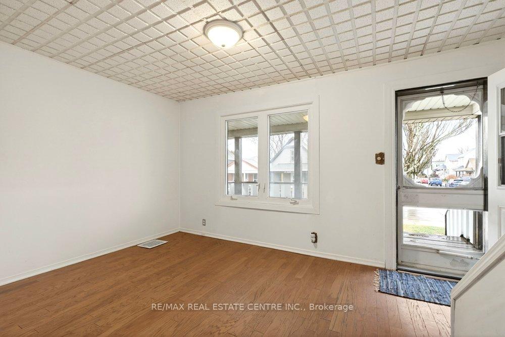 Photo 7 of 23 Frederick Avenue, Hamilton, Crown Point — HOMEH