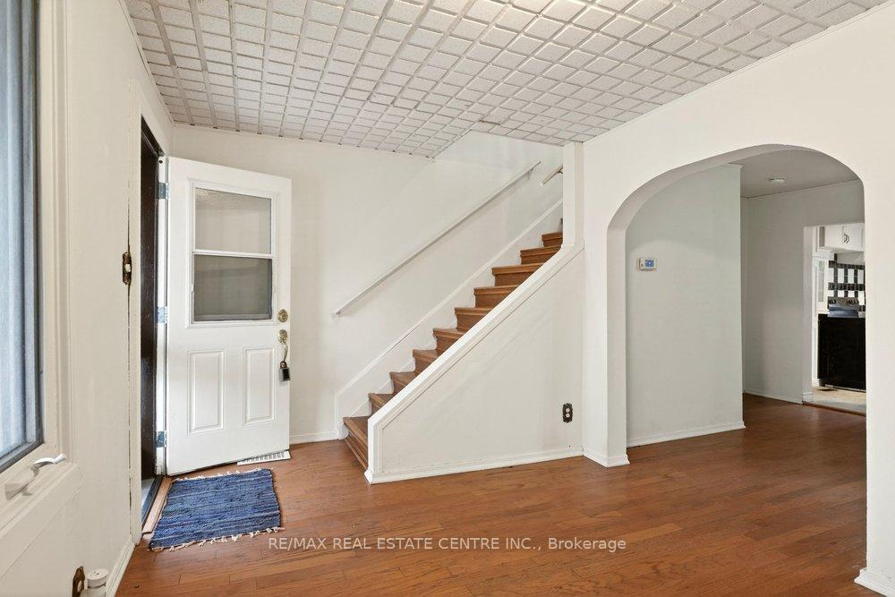 Photo 8 of 23 Frederick Avenue, Hamilton, Crown Point — HOMEH