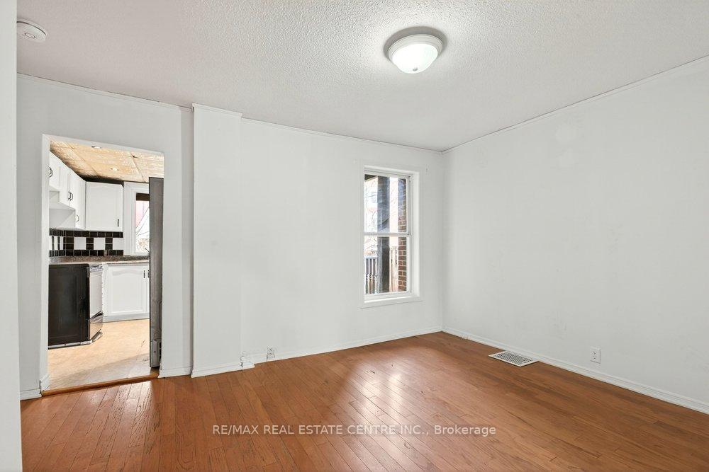Photo 9 of 23 Frederick Avenue, Hamilton, Crown Point — HOMEH