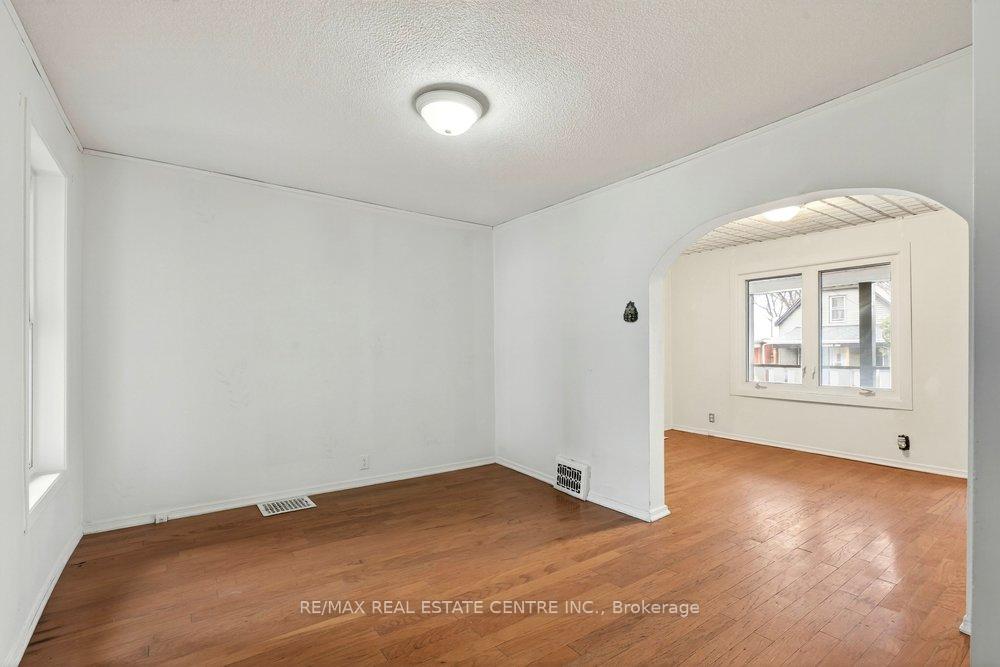 Photo 11 of 23 Frederick Avenue, Hamilton, Crown Point — HOMEH