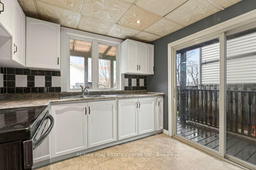 Photo 13 of 23 Frederick Avenue, Hamilton, Crown Point — HOMEH