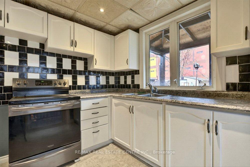 Photo 14 of 23 Frederick Avenue, Hamilton, Crown Point — HOMEH