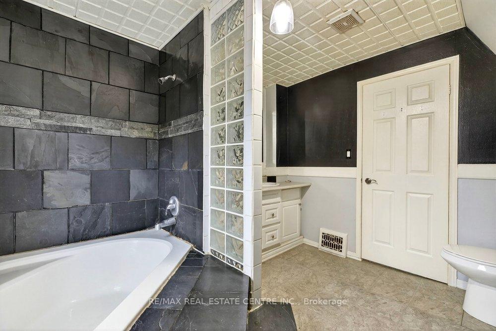 Photo 23 of 23 Frederick Avenue, Hamilton, Crown Point — HOMEH