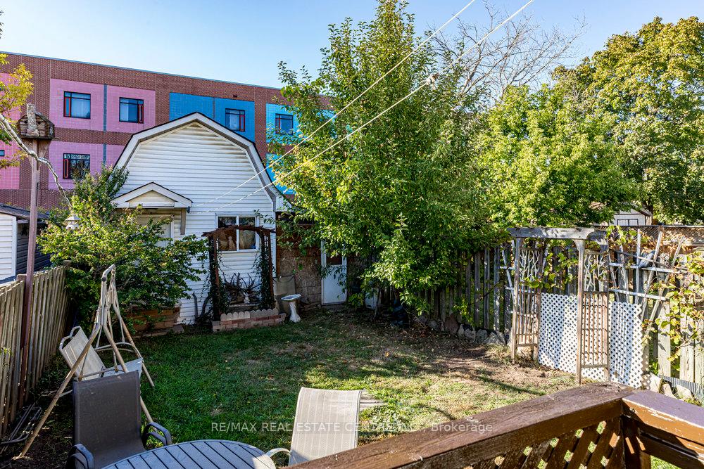 Photo 25 of 23 Frederick Avenue, Hamilton, Crown Point — HOMEH