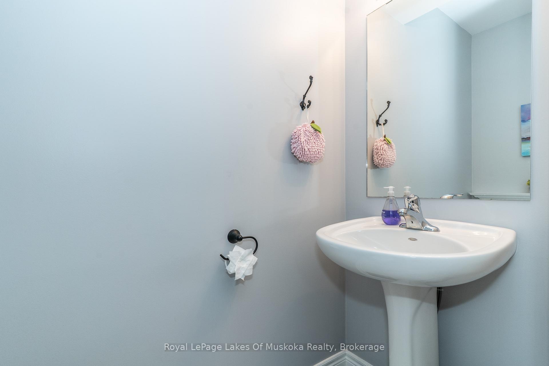 Photo 15 of 23 Little Ryans Way, Bracebridge, Macaulay — HOMEH
