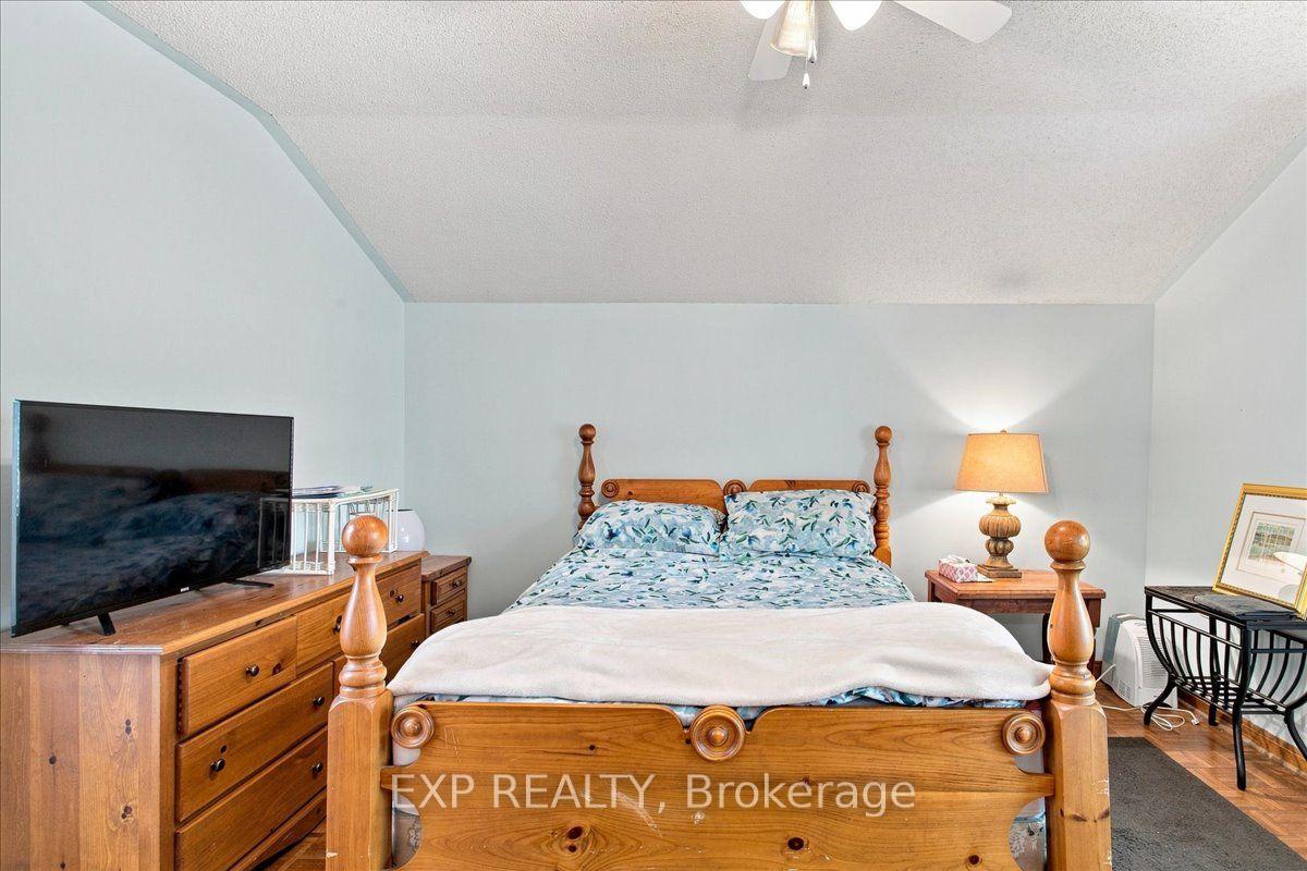 Photo 17 of 20 Pineshore Crescent, Tiny, Rural Tiny — HOMEH