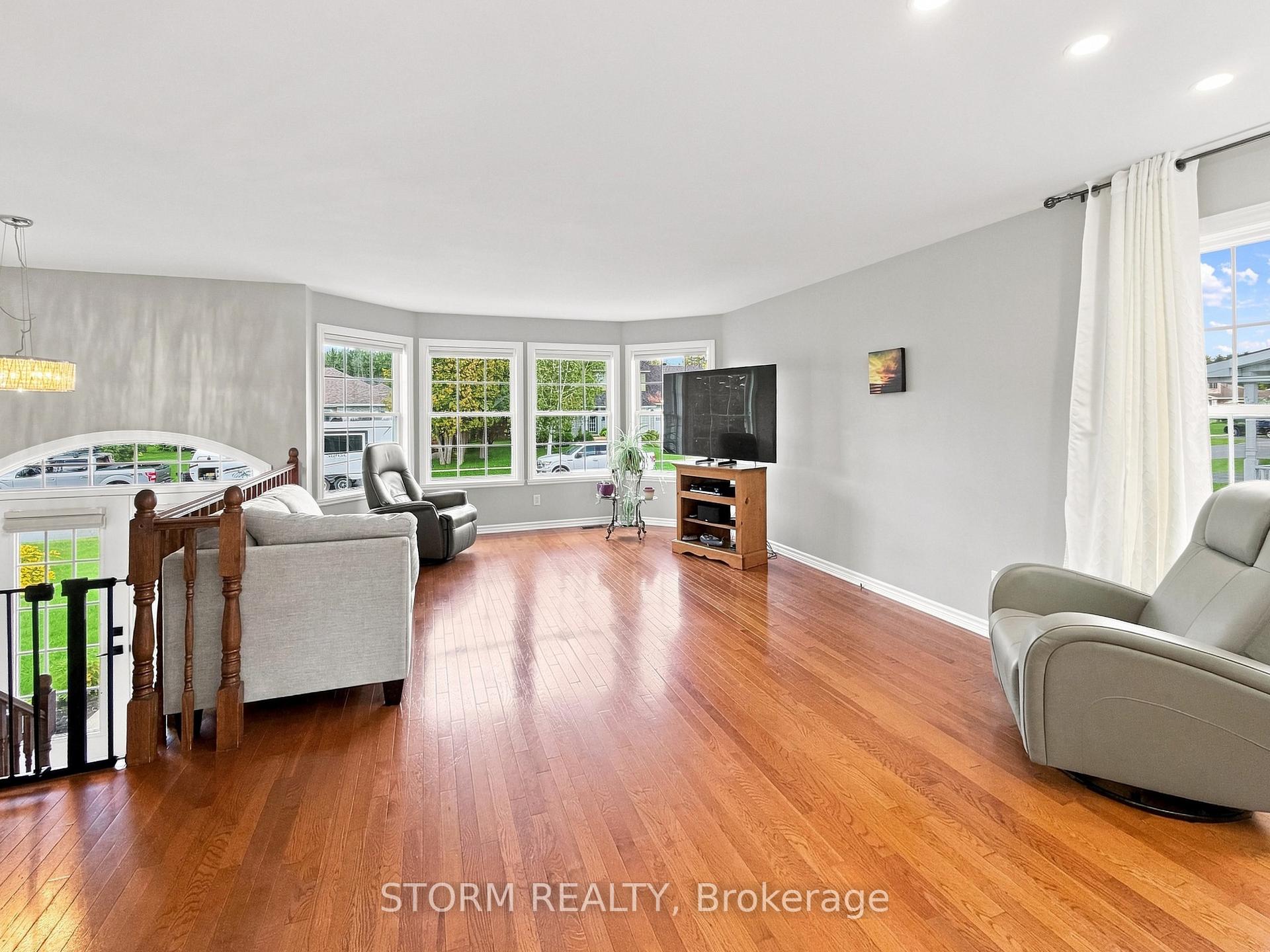 Photo 8 of 78 Hickory Street, South Stormont, Ingleside — HOMEH
