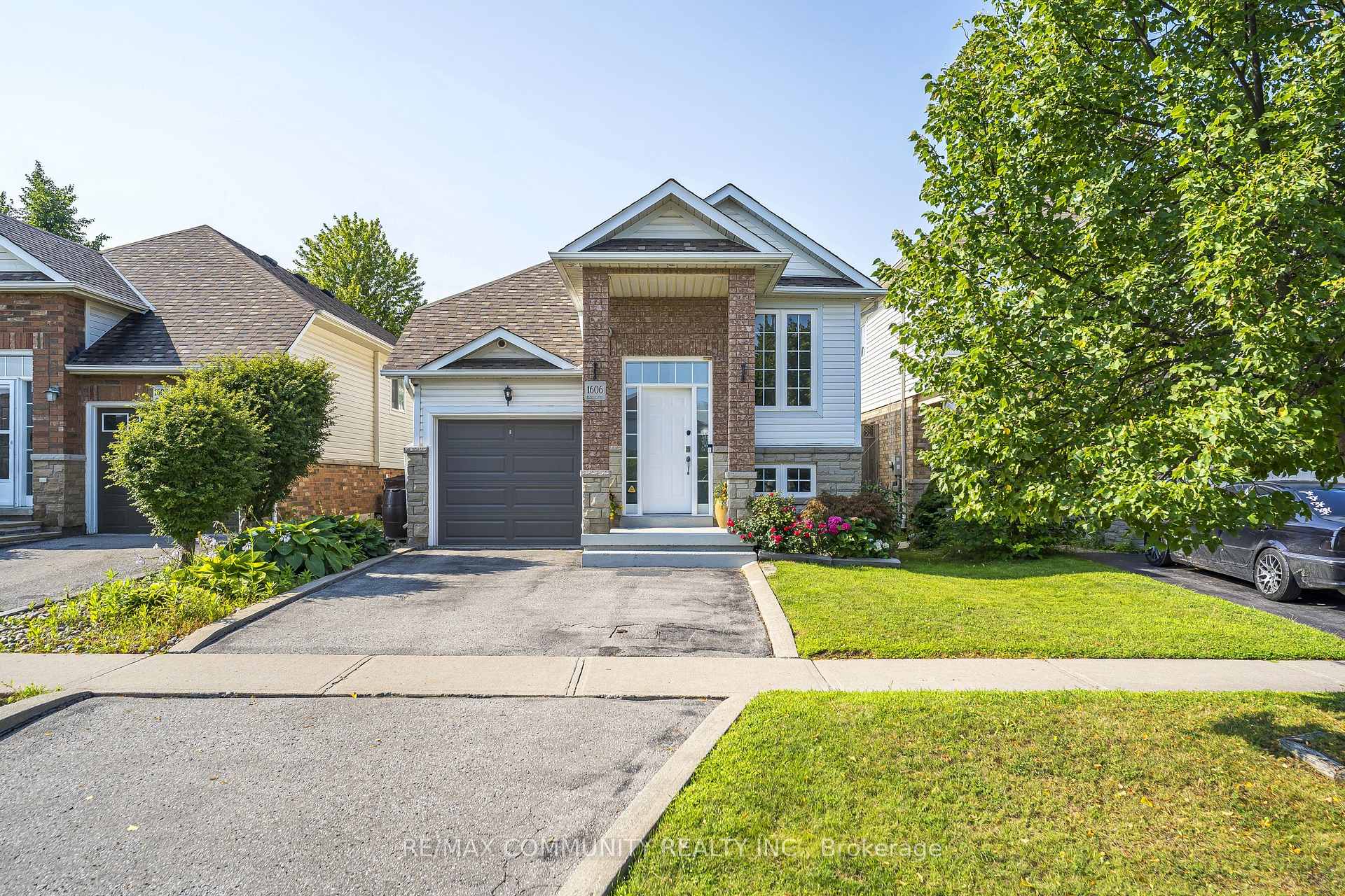 Photo 1 of 1606 Whitestone Drive, Oshawa, Samac — HOMEH